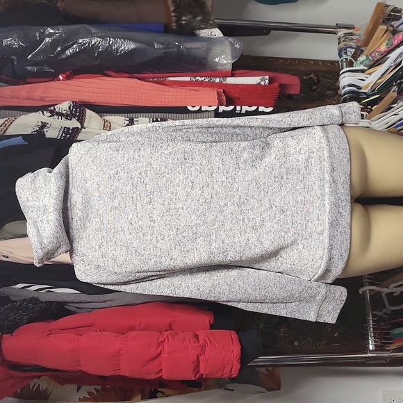 Derek heart sweater lg - Picture 2 of 6